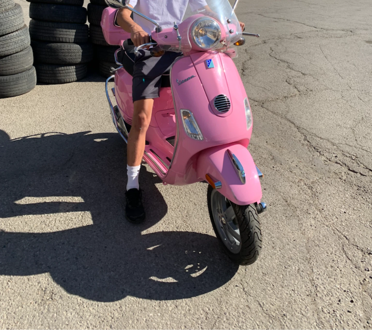 Volkswagen Golf R & Pink Vespa - photo 2