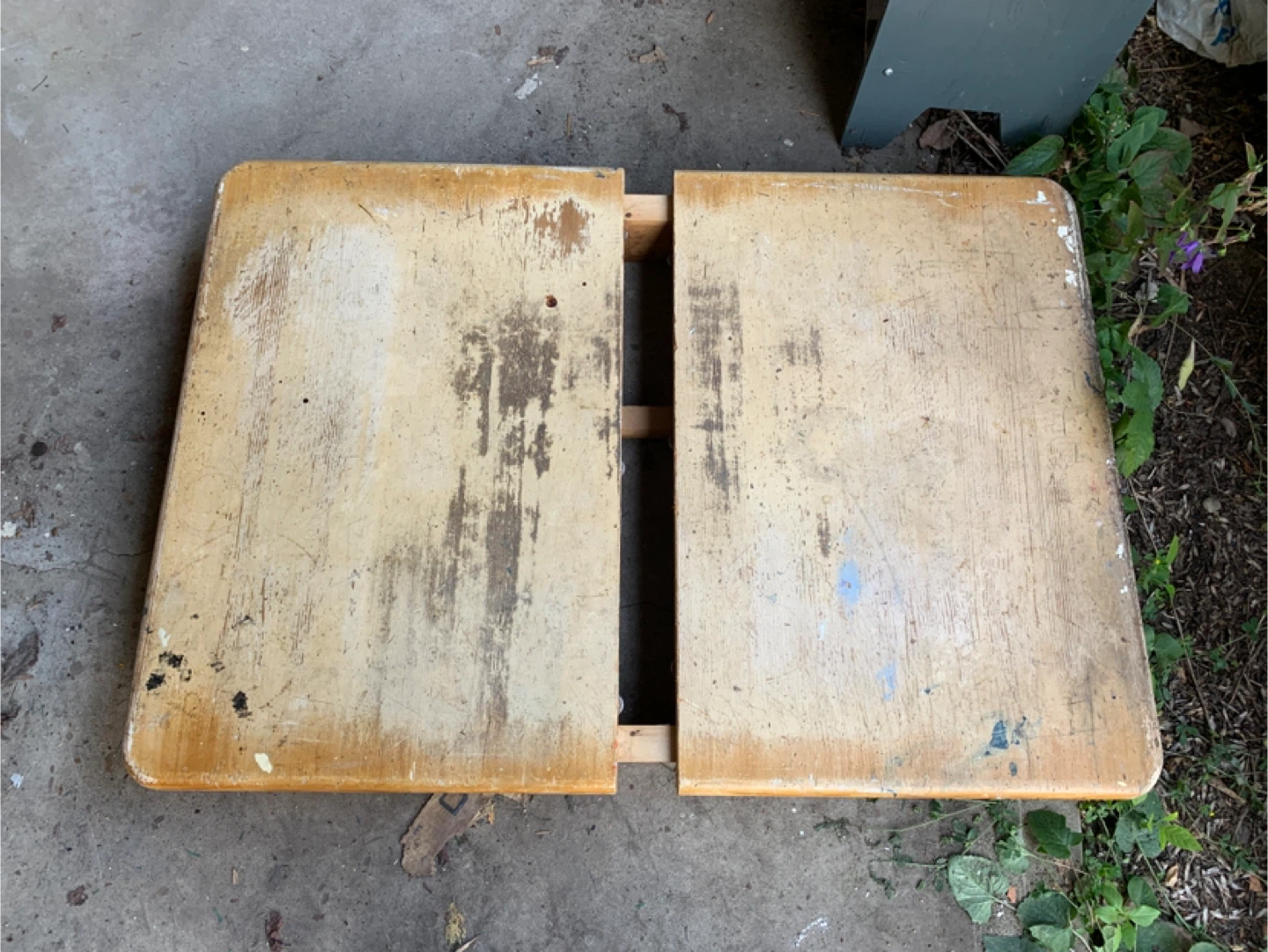FREE: Vintage wooden table for restoration.