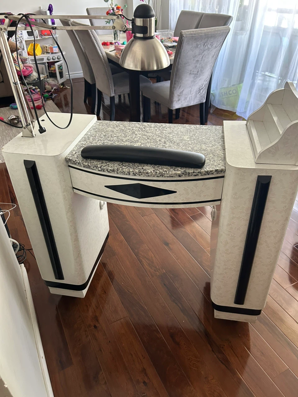 Nail Technician Manicure Table with Lamp - photo 2