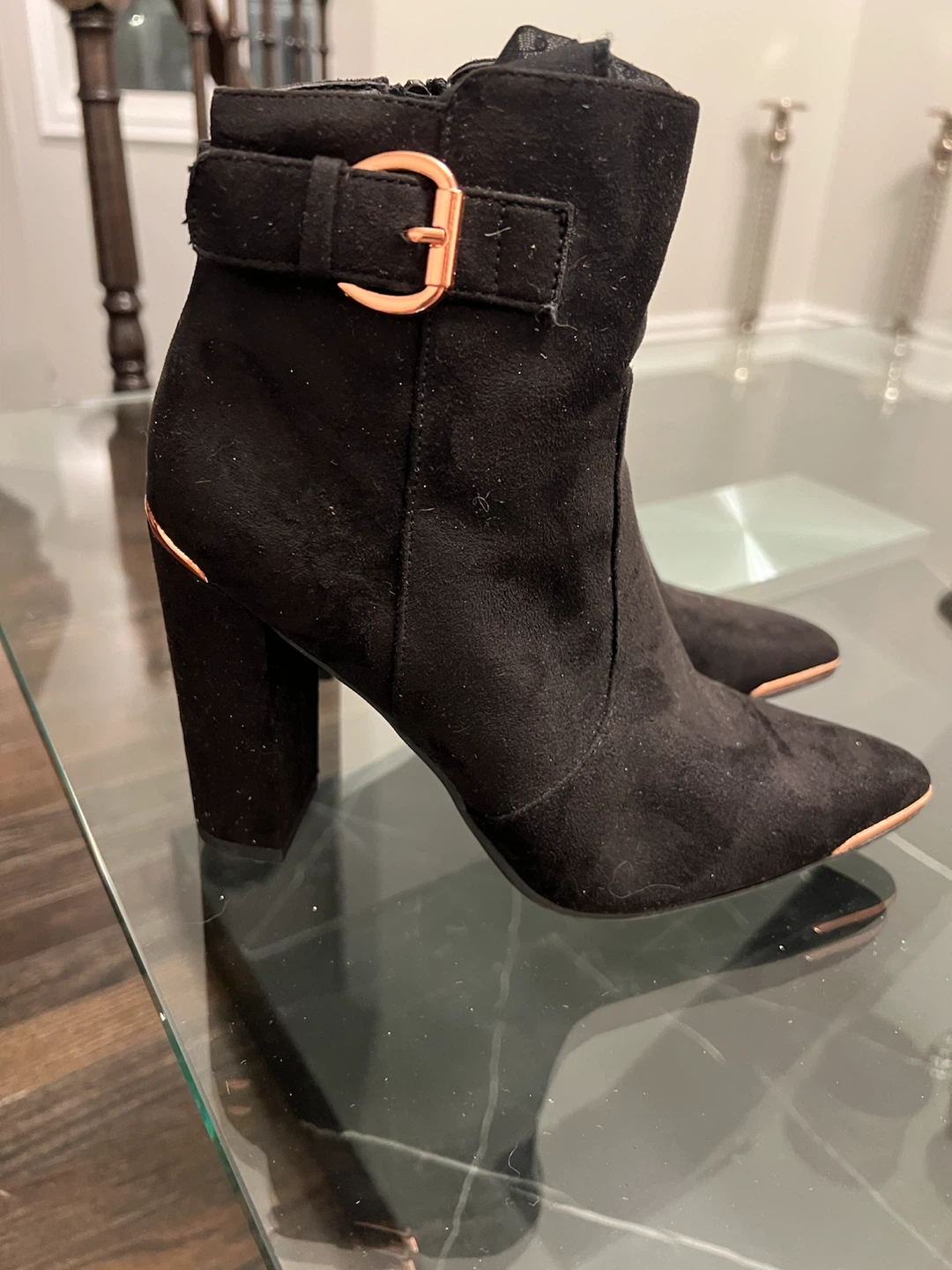 Black ankle boots with rose gold detailing - photo 3