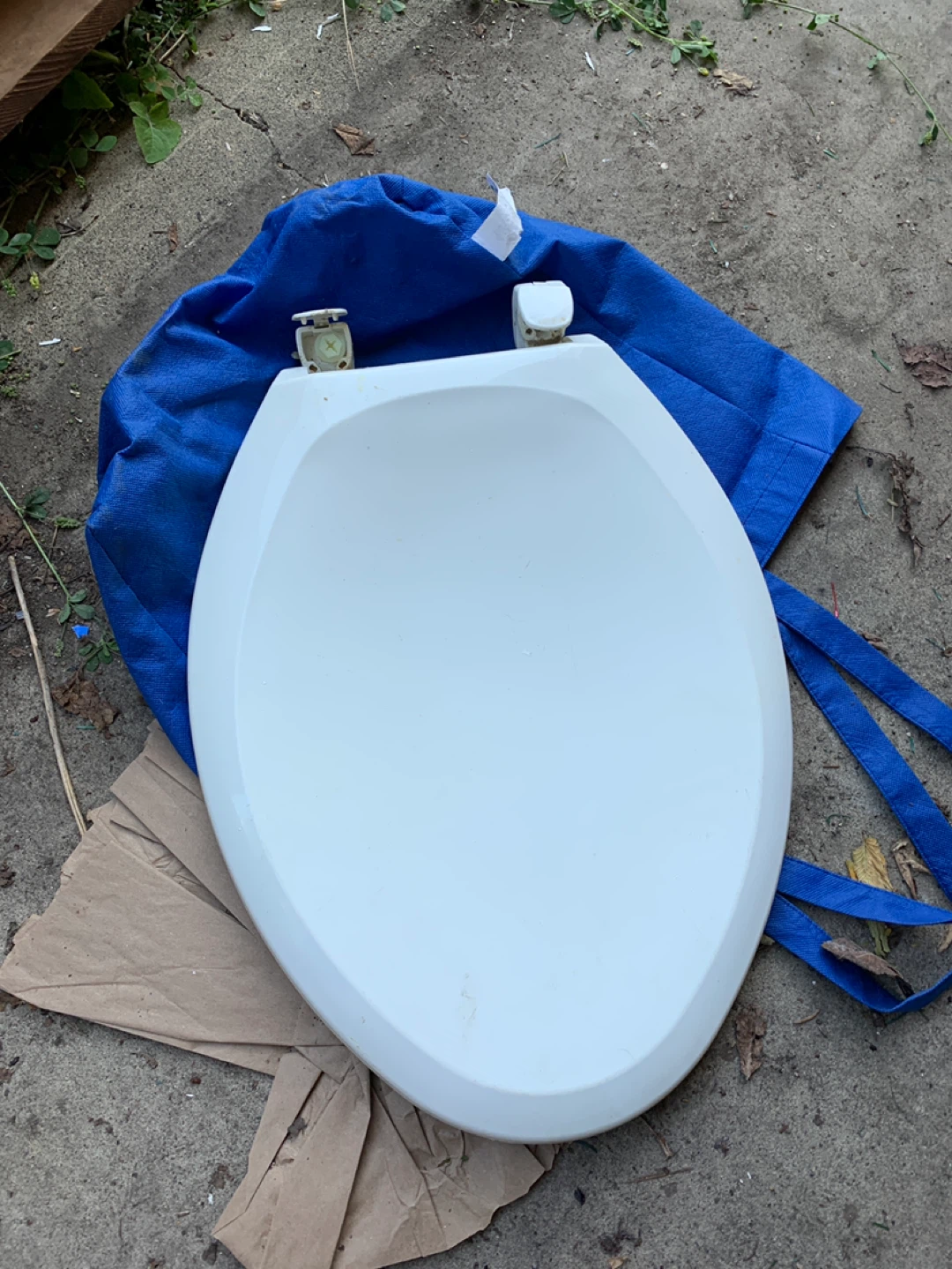 FREE: Bemis Elongated Toilet Seat