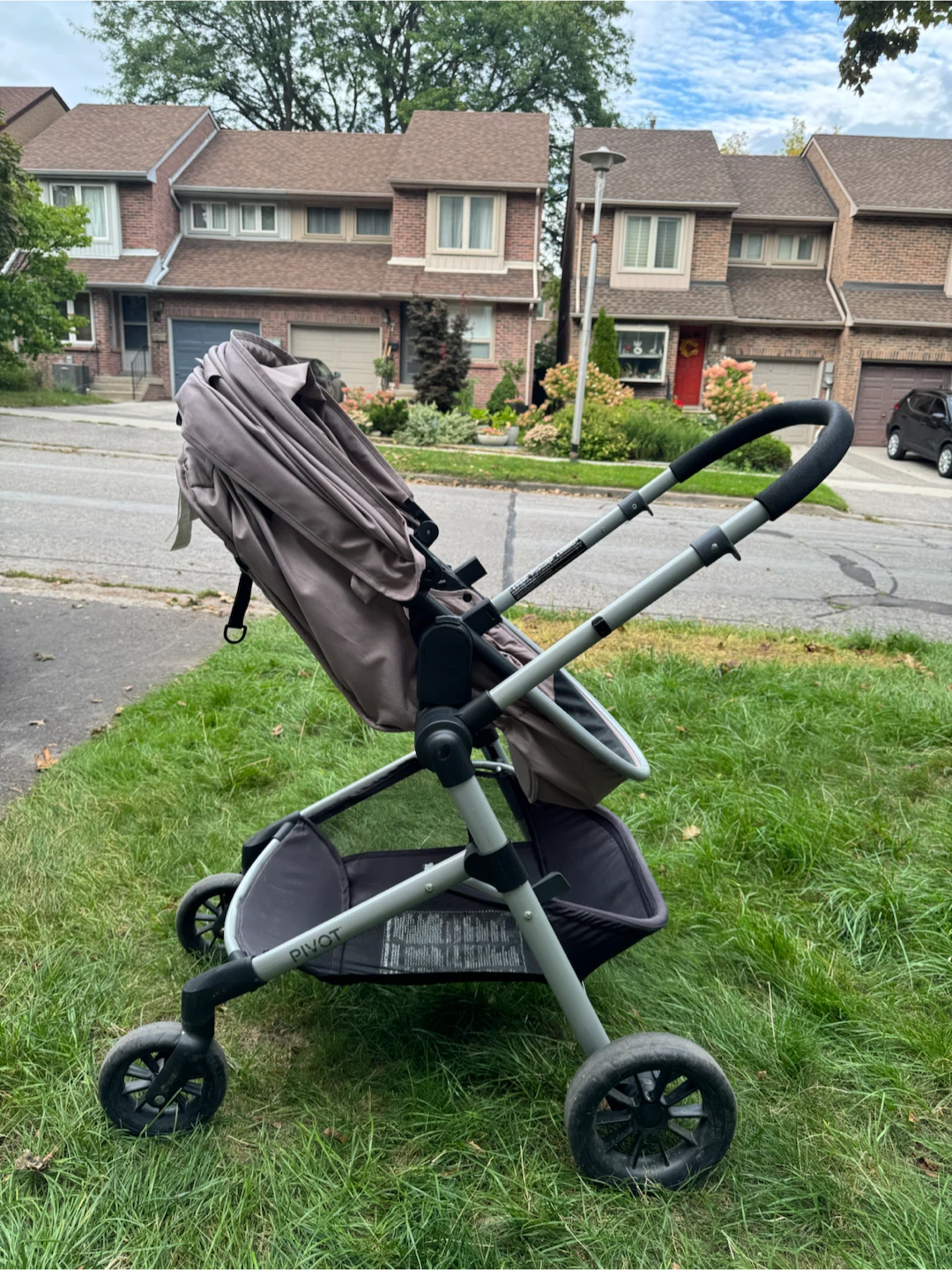 Evenflo Pivot Stroller - photo 2