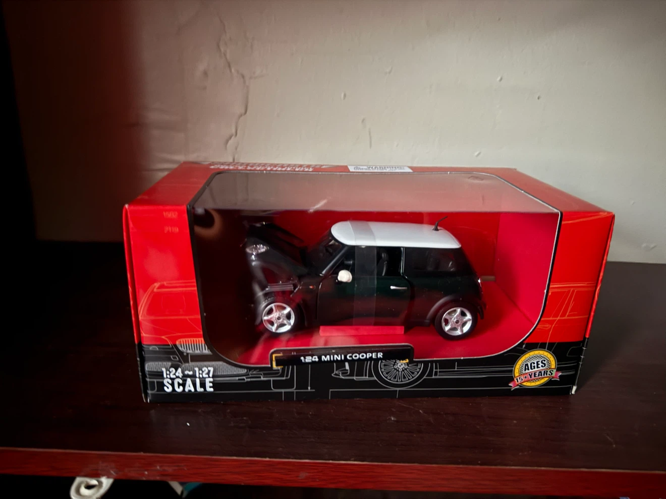 Showcasts Diecast 1:24 Scale Mini Cooper - photo 5
