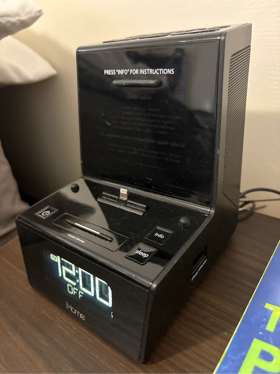 iPhone Dock / Alarm Clock - photo 2