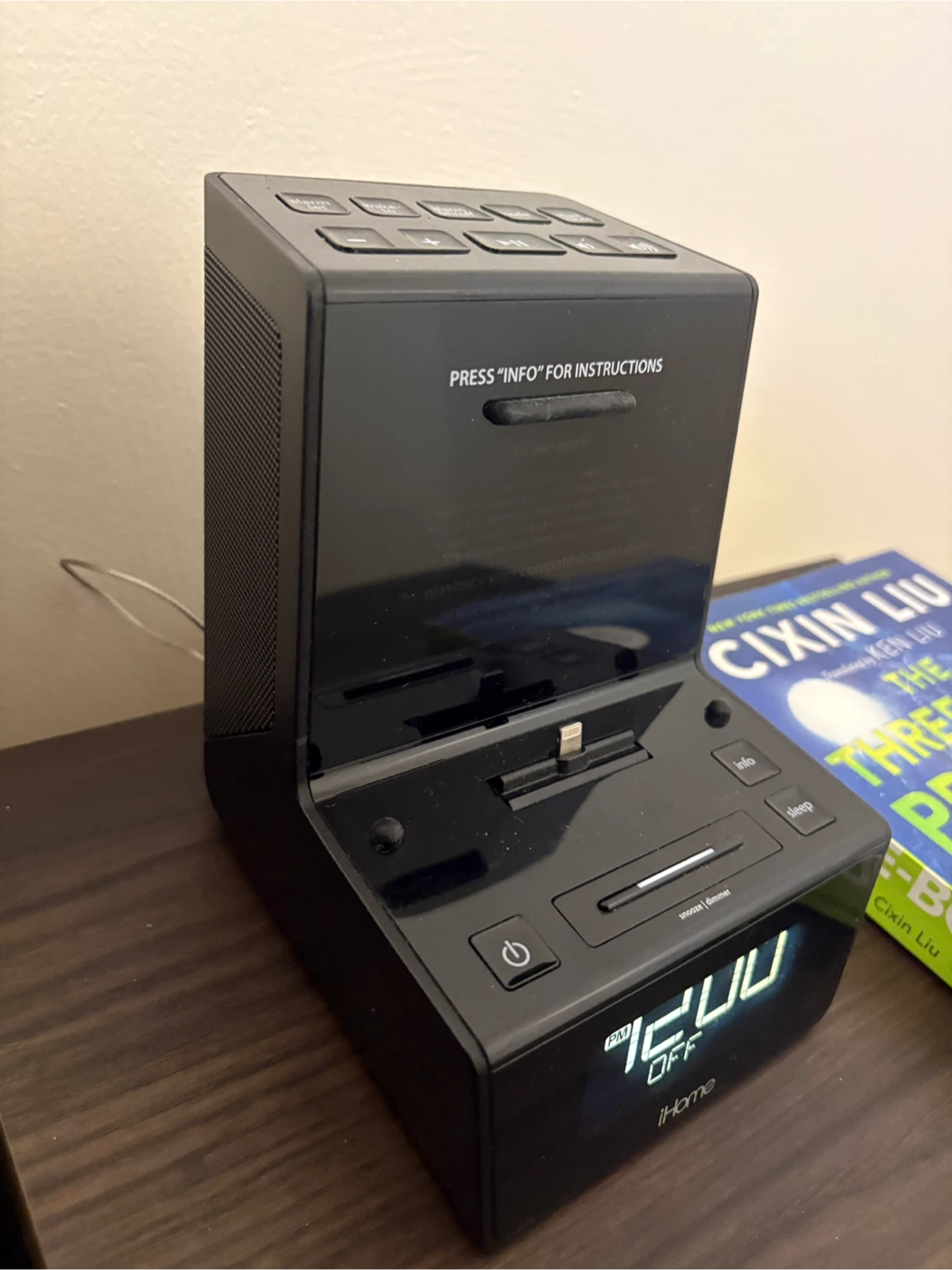 iPhone Dock / Alarm Clock - photo 3