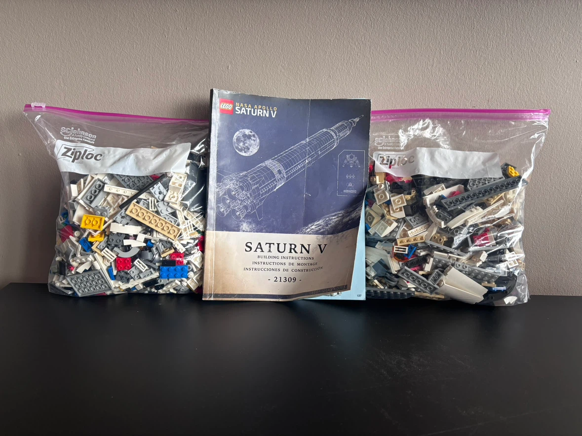 LEGO NASA Apollo Saturn V 21309 - photo 3