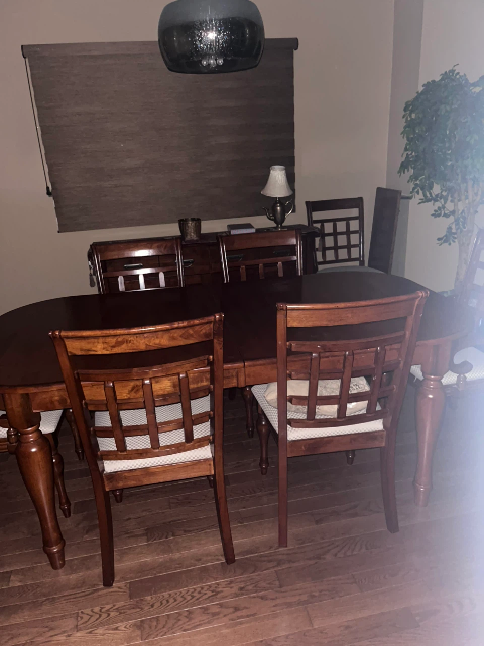Dining table and chairs, 6 seater can extend to an 8 seater - photo 3