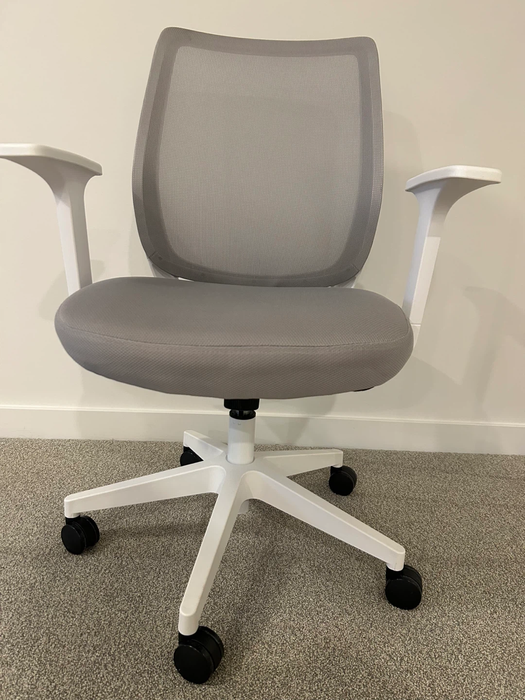Grey Mesh Office Chair with White Base - photo 2