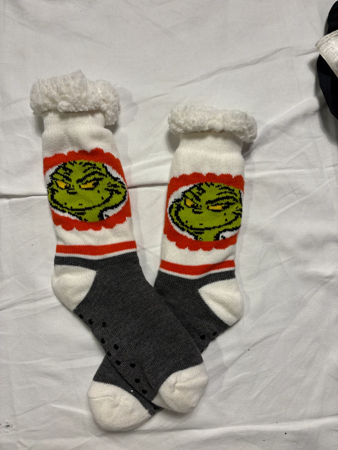 Grinch Fuzzy Slippers Socks - photo 4