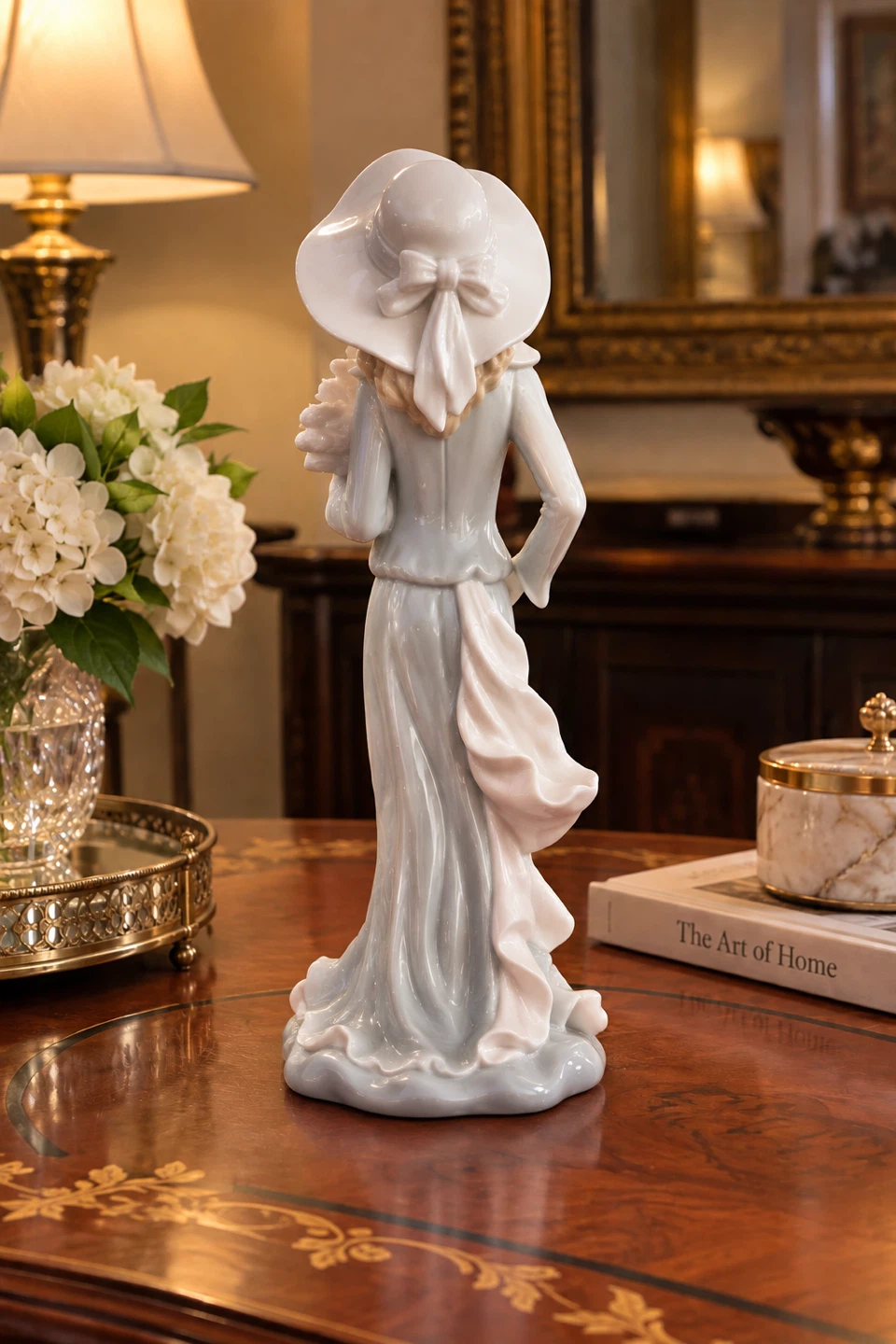 Porcelain Lady Figurine - photo 2