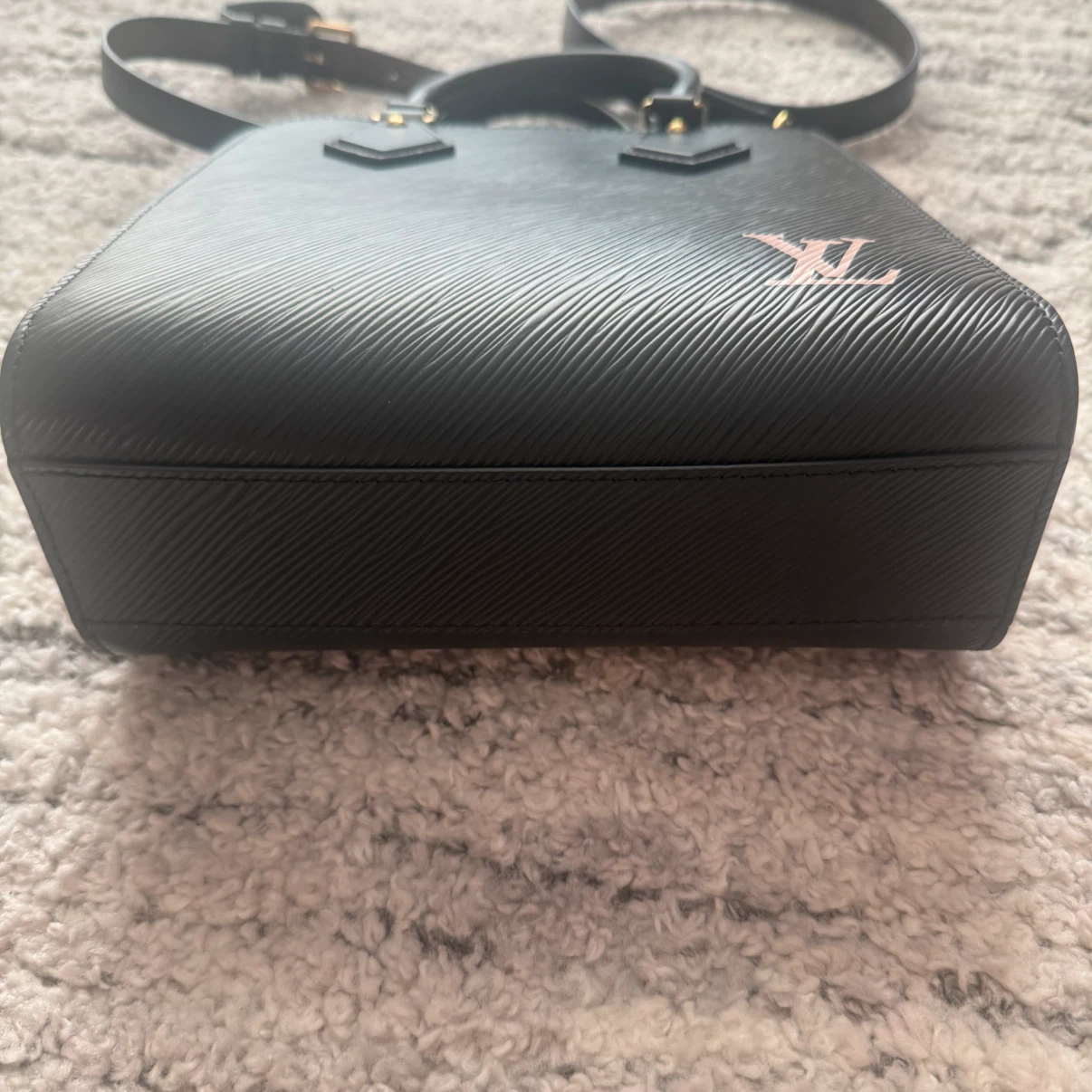 Louis Vuitton Epi Leather Handbag Authentic - photo 2
