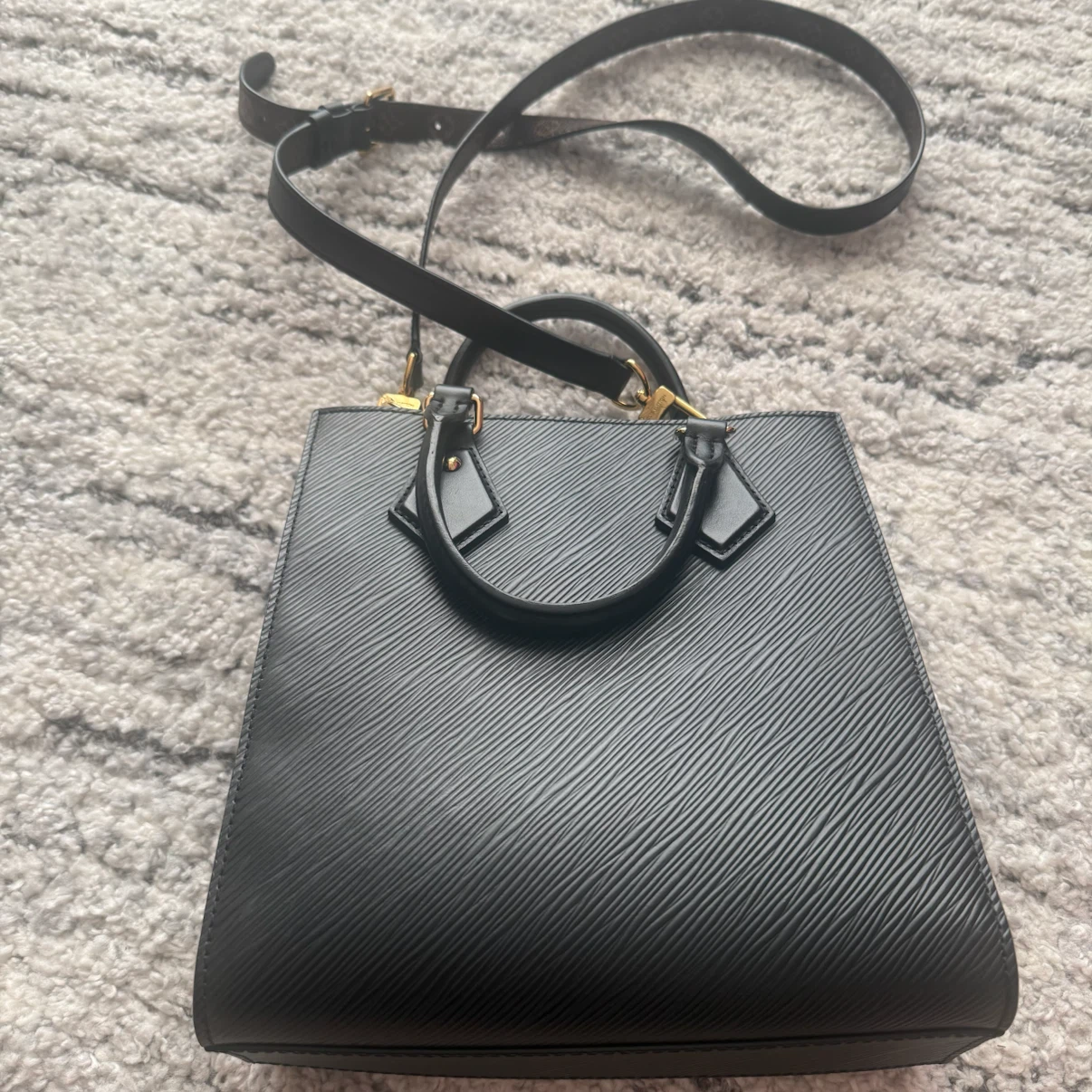 Louis Vuitton Epi Leather Handbag Authentic - photo 3