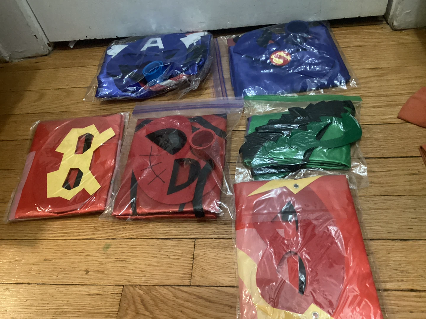 🏈6 New Superhero Costume Capes and Masks