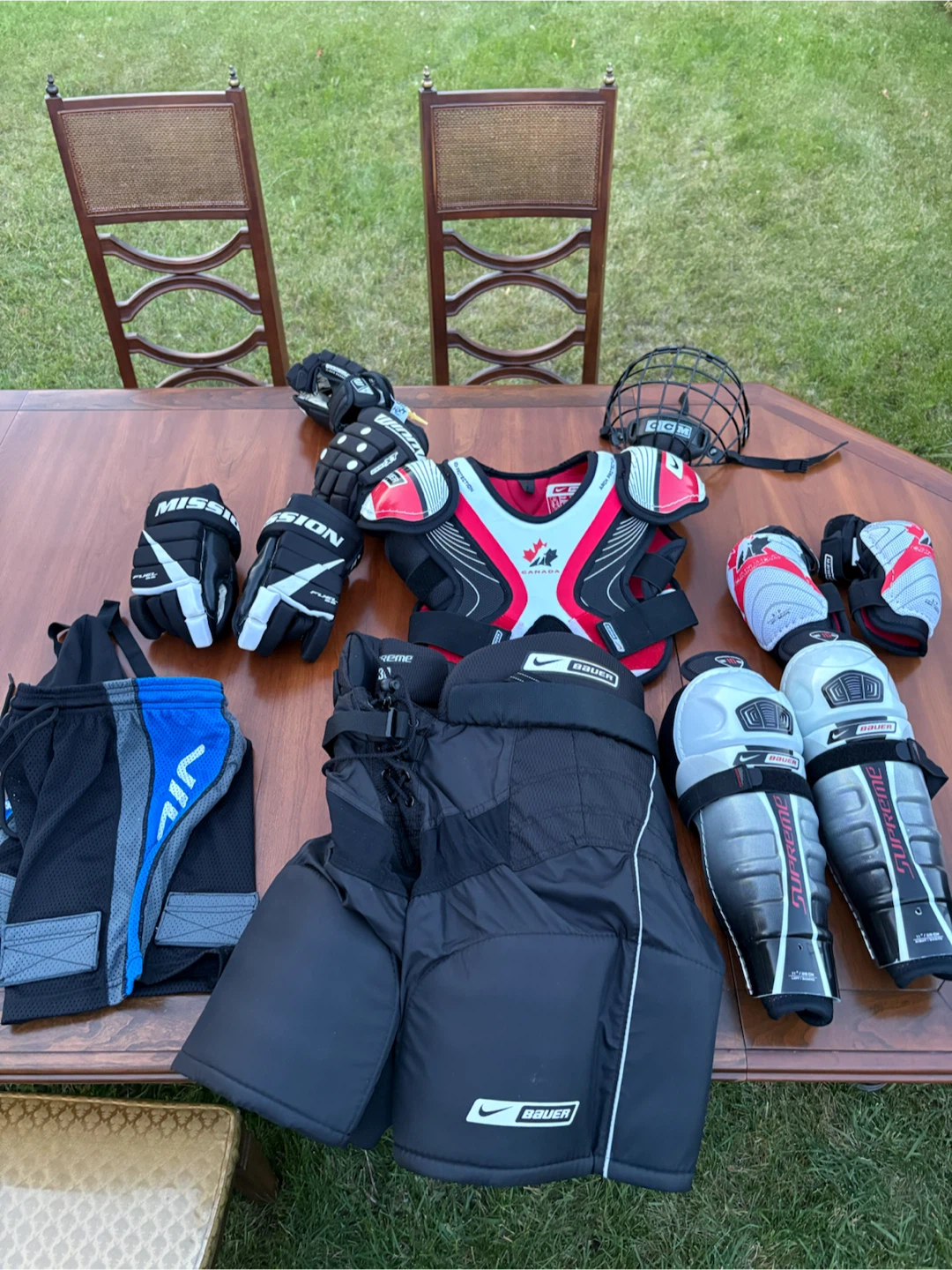 Junior Hockey Equipment Lot – Nike Bauer  / Supreme / Mission