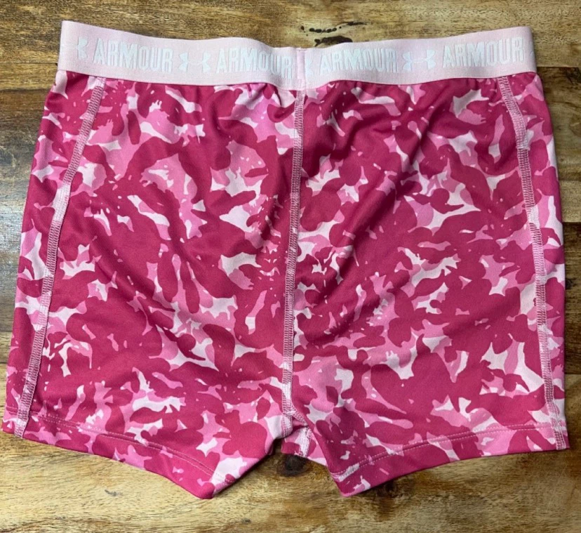 🏈 Under Armour HeatGear Pink Camo Shorts Size YLG - photo 2