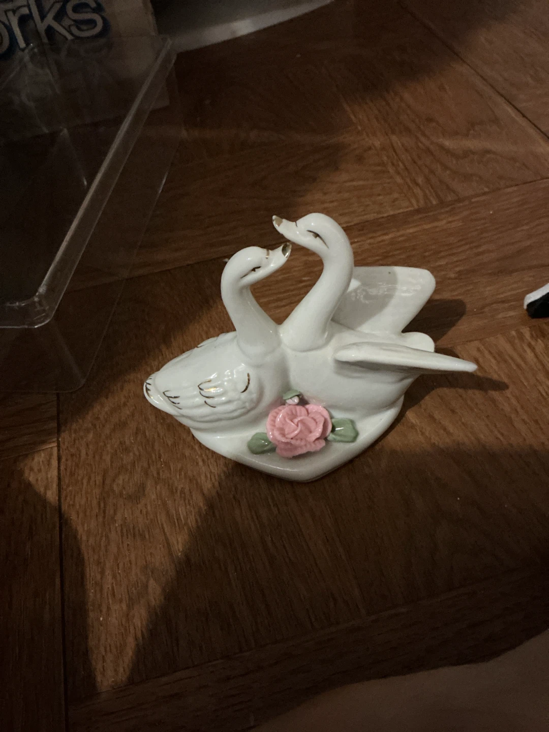 Ceramic Swan Figurine with Pink Rose 🏈