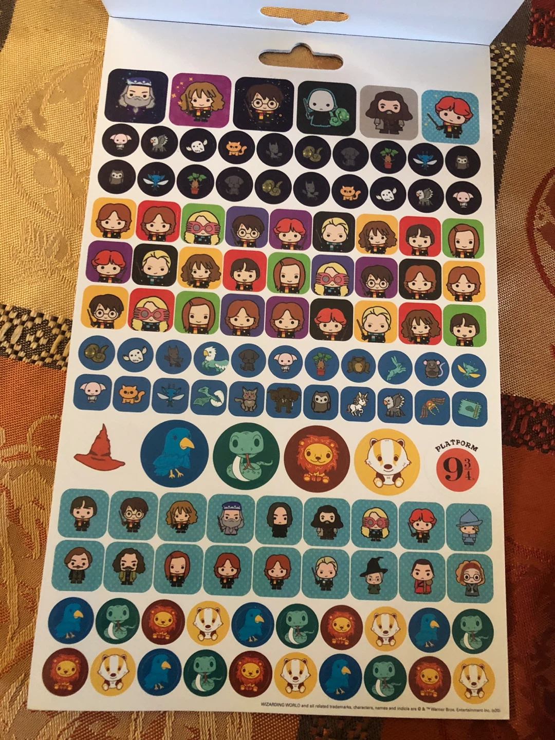 Harry Potter Stickerland Sticker Book 🏈 - photo 2