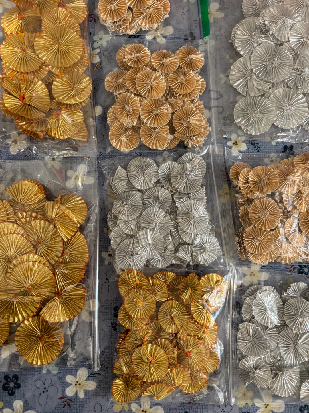 Metallic Decorative flowers $5 each packet - photo 2