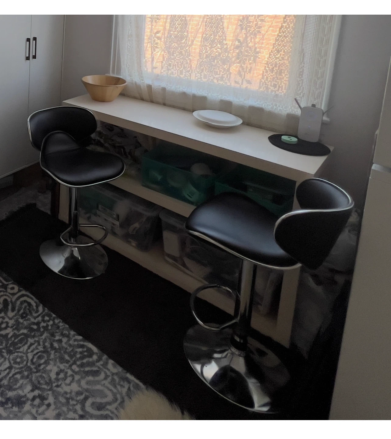 White table & Set of two black bar stools