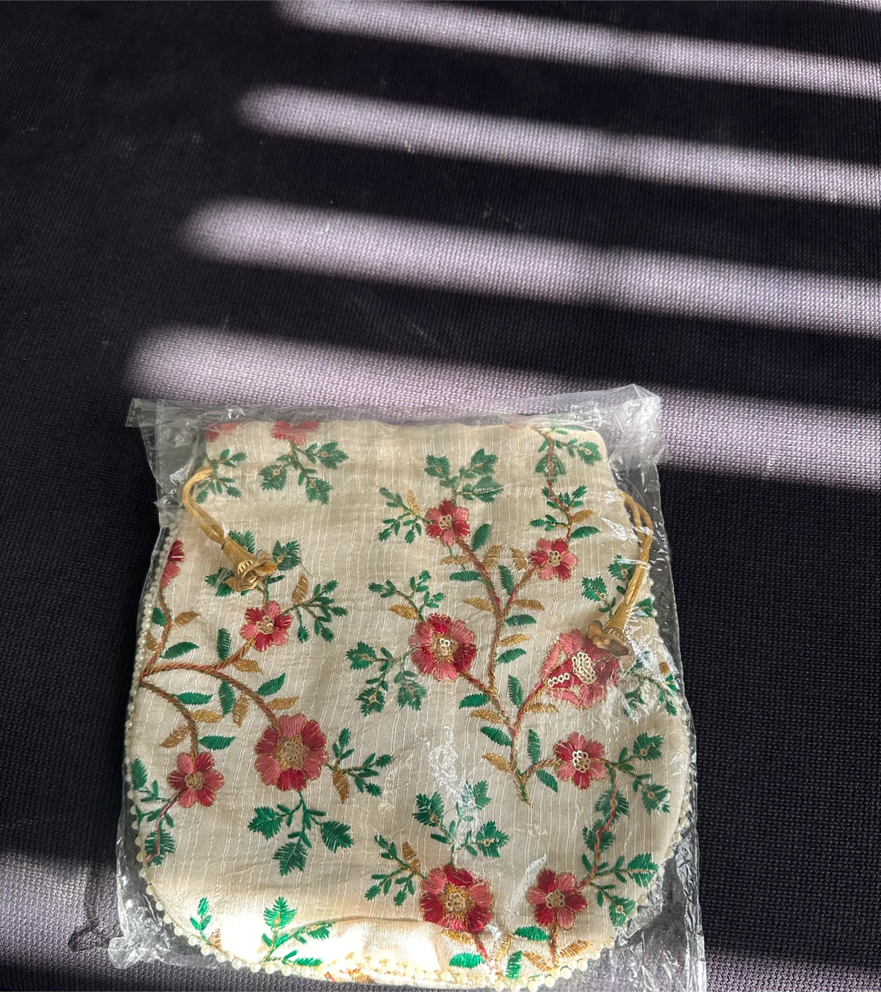 Brand new Embroidered Floral Potli Bag - photo 3