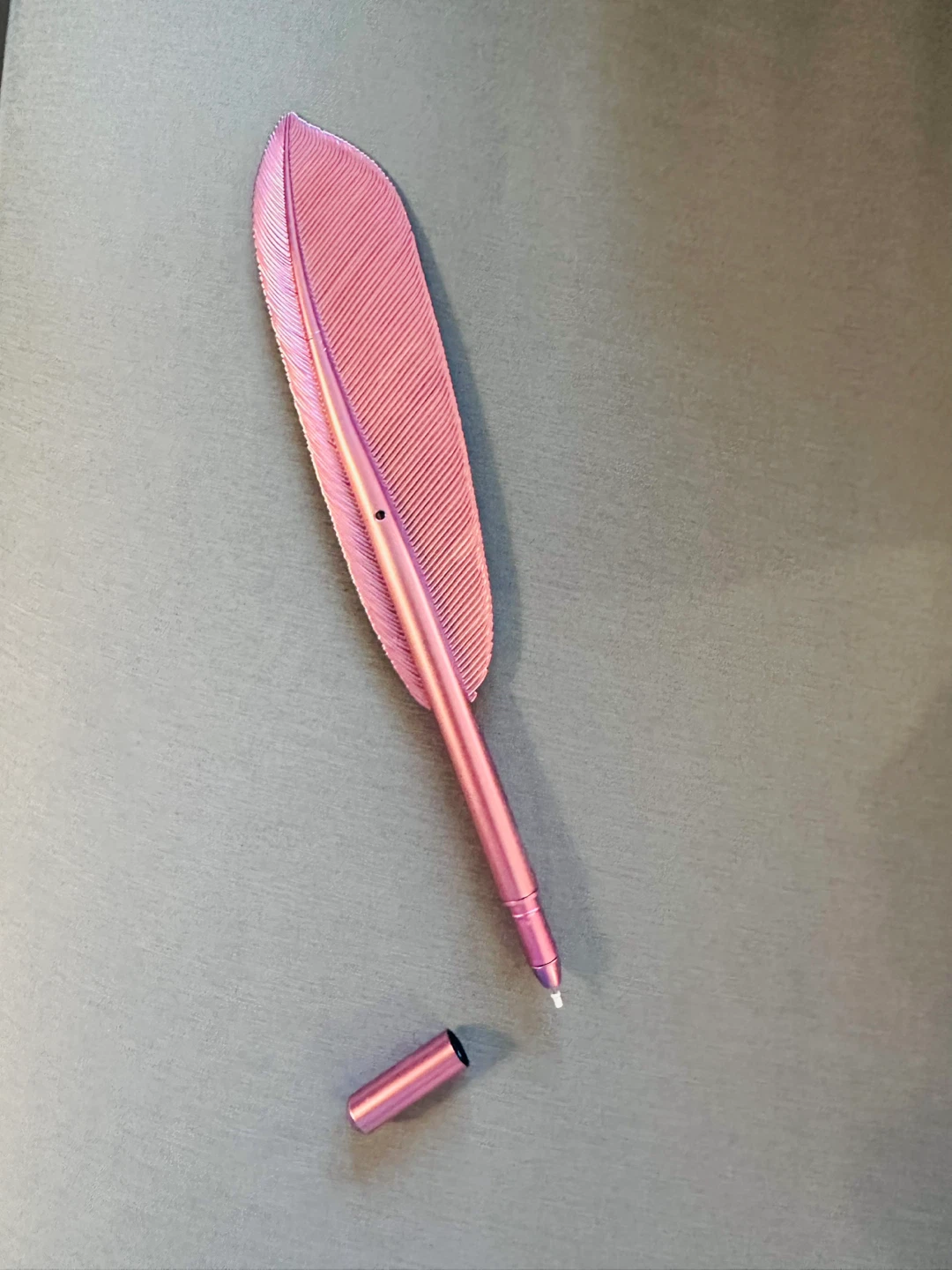 Pink Feather Shaped Pen🏈