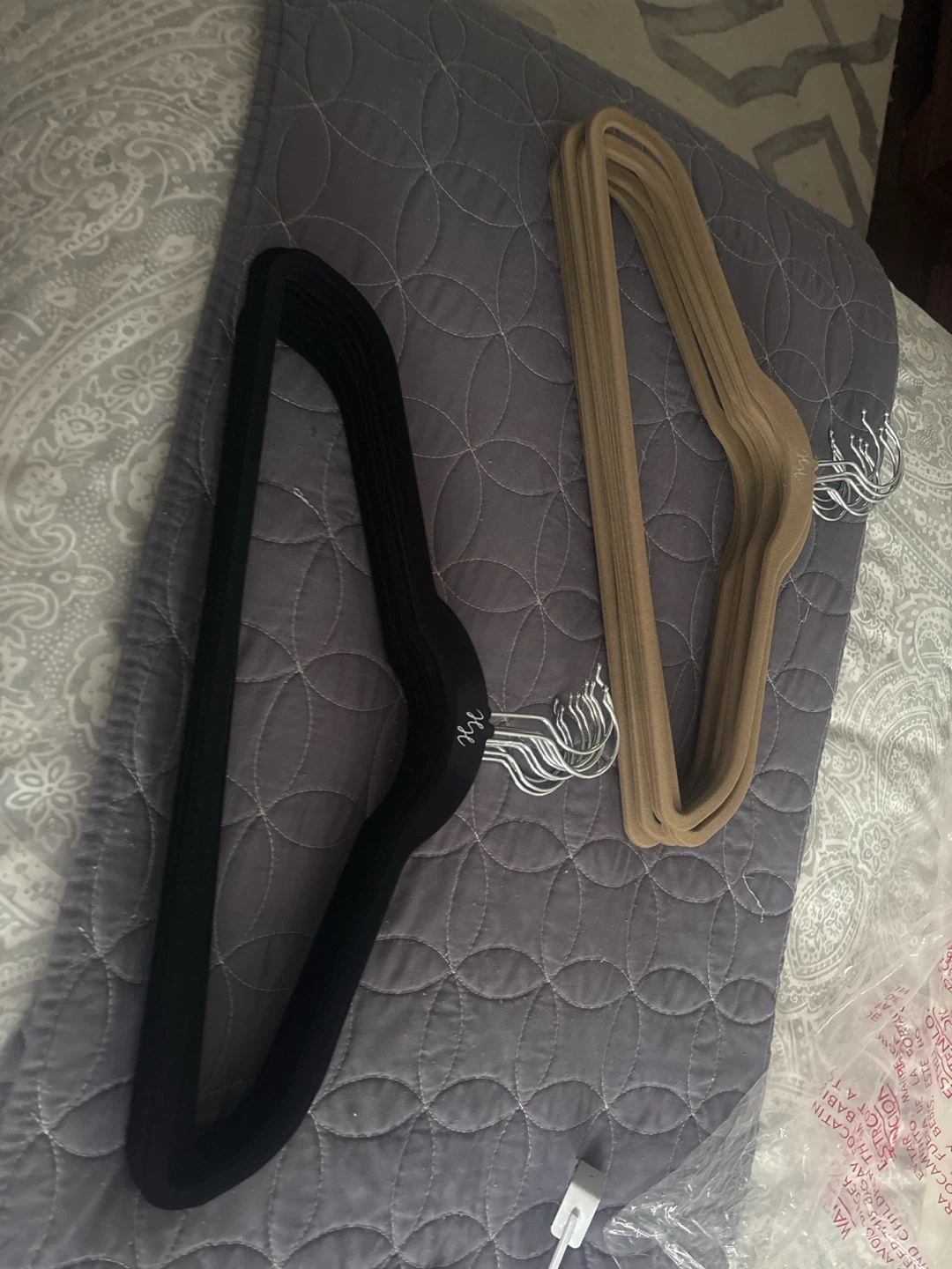Set of Velvet Non-Slip Clothes Hangers - photo 3