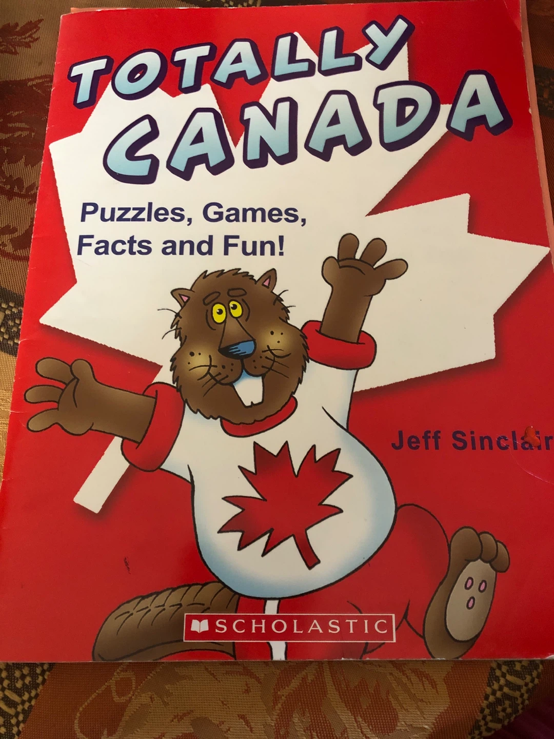 Totally Canada Puzzles and Games Book 🏈