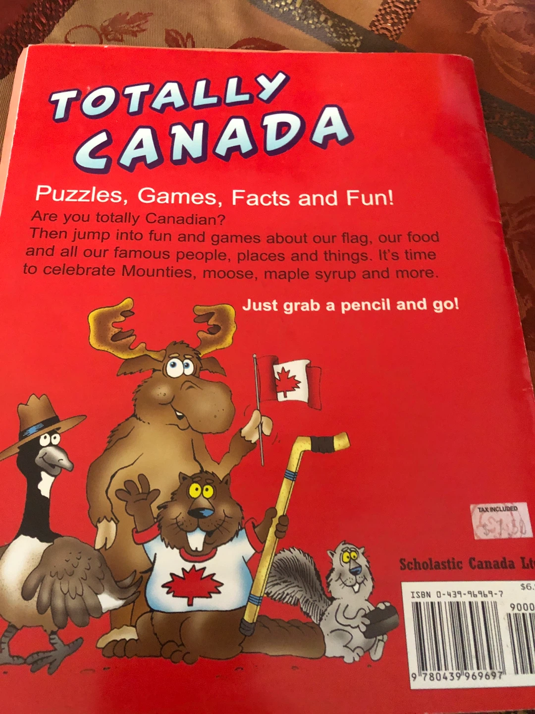 Totally Canada Puzzles and Games Book 🏈 - photo 2