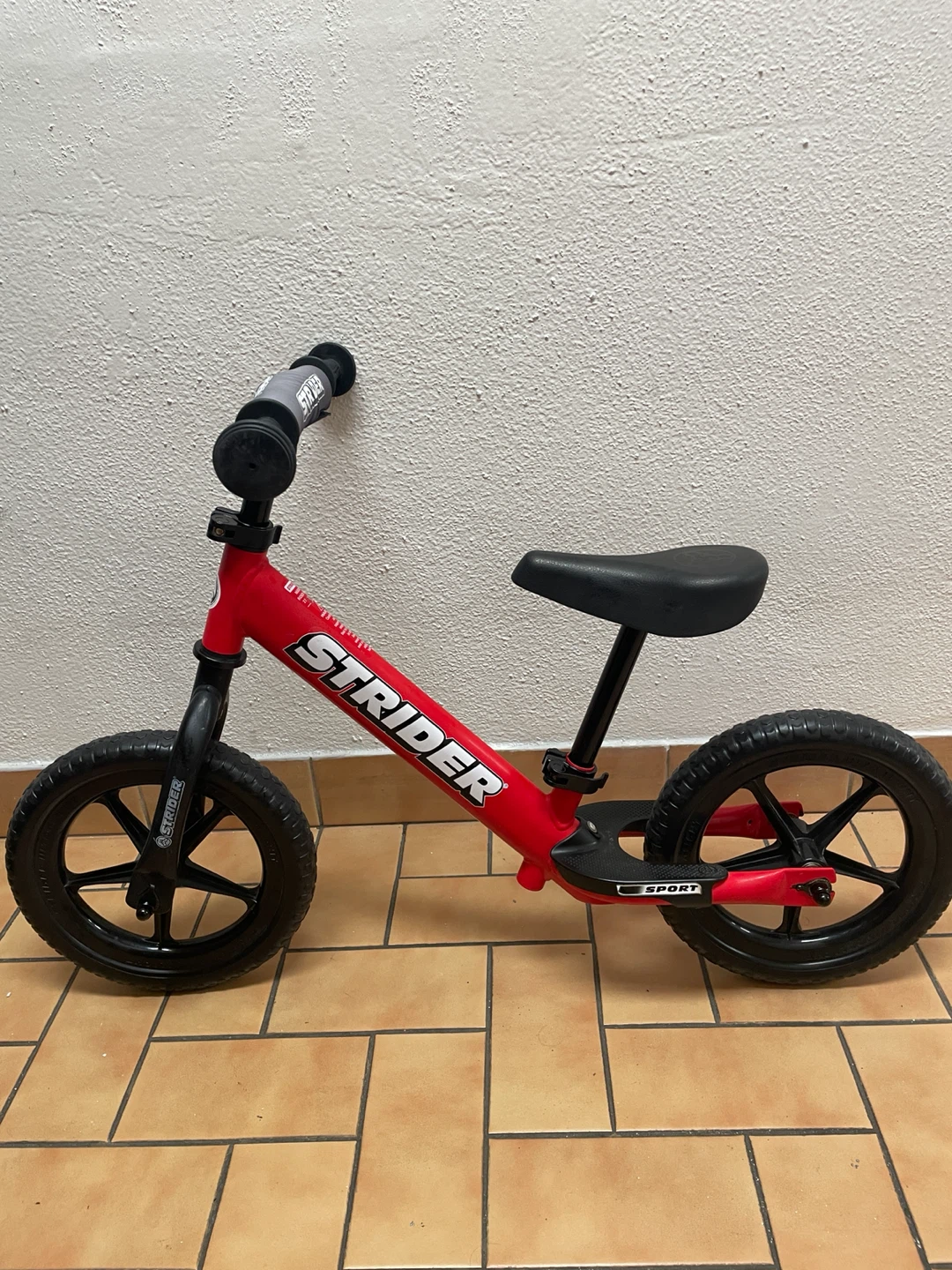 Strider 12 Sport Balance Bike - Red - photo 2