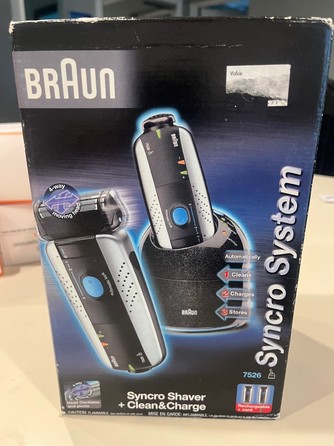 Braun Syncro Shaver 7526 with Clean & Charge System