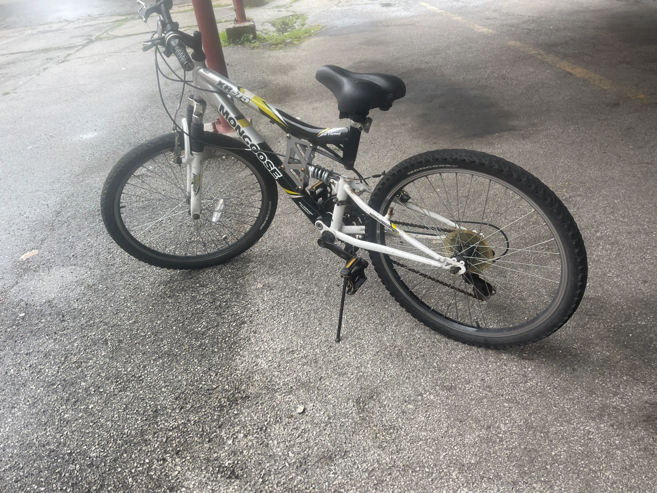 Mongoose XR-75 Mountain Bike