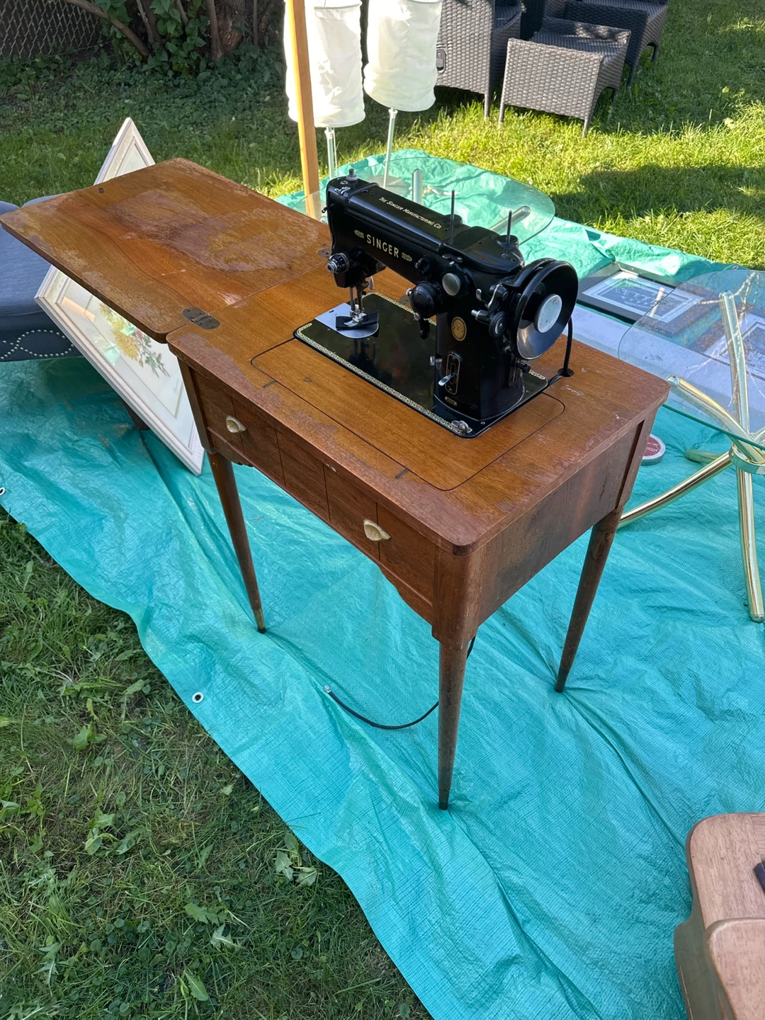 Vintage Singer 306K Sewing Machine in Wooden Cabinet