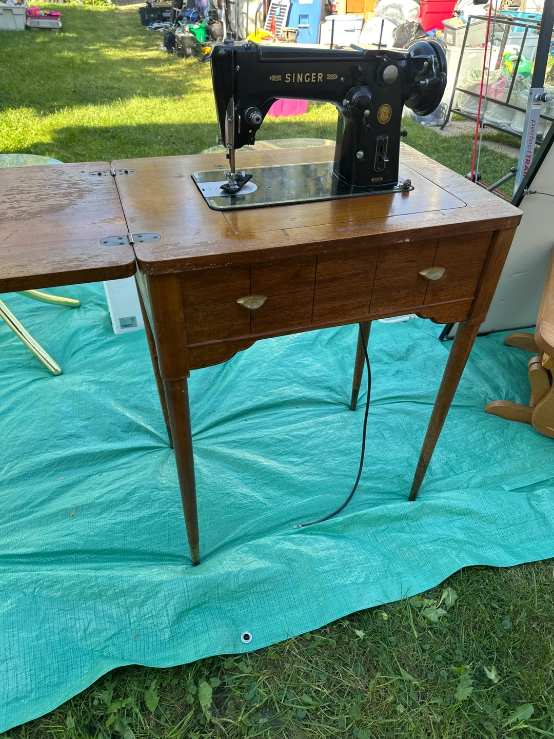 Vintage Singer 306K Sewing Machine in Wooden Cabinet - photo 3