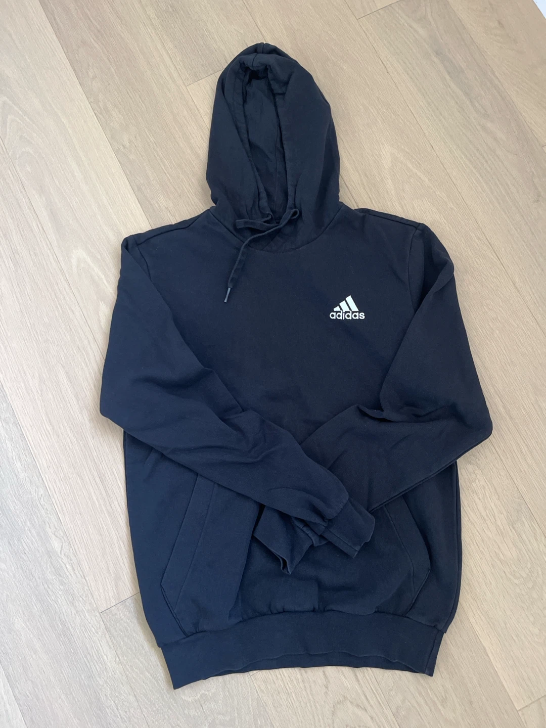 Adidas black Hoodie 🏈