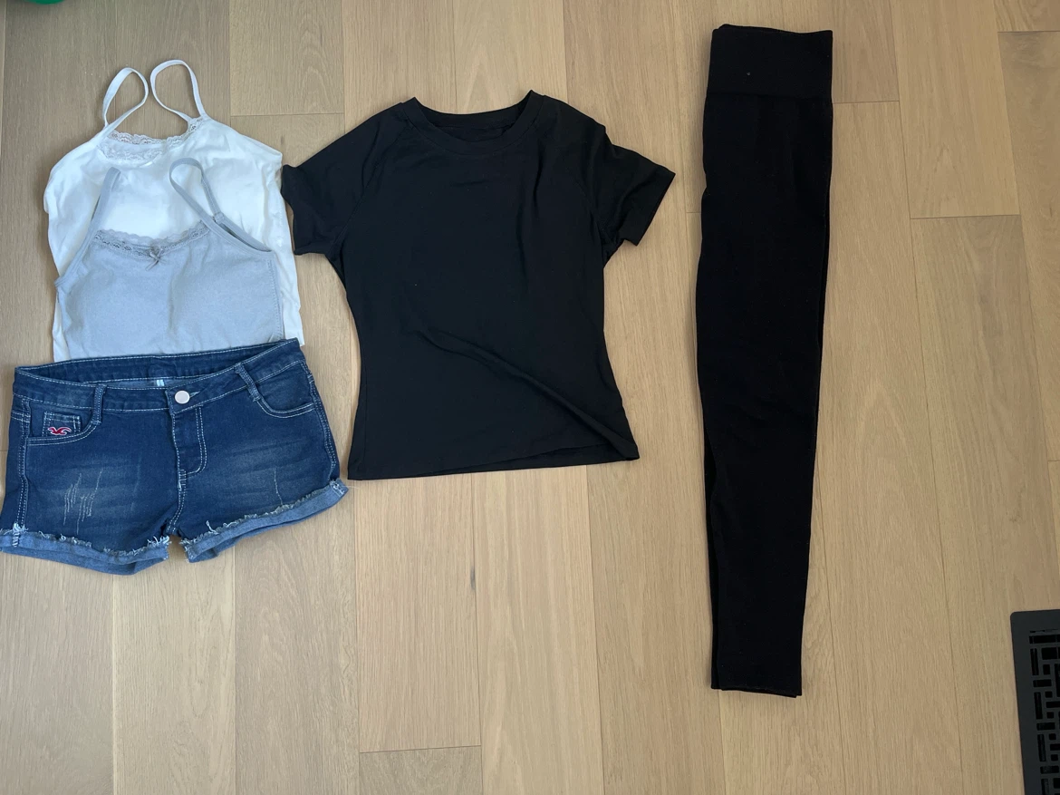 Assorted women’s clothing bundle 🏈