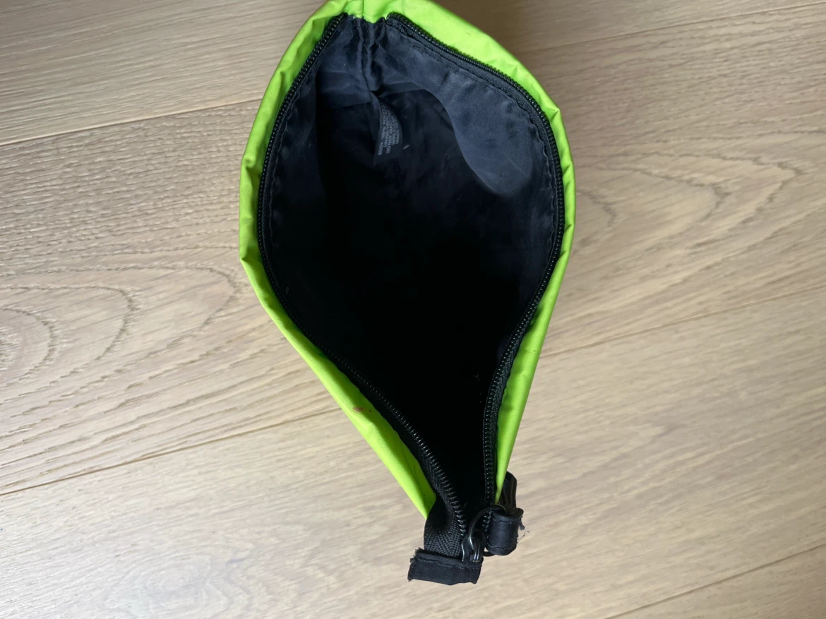 DKNY Lime Green and Black Pouch🏈 - photo 2
