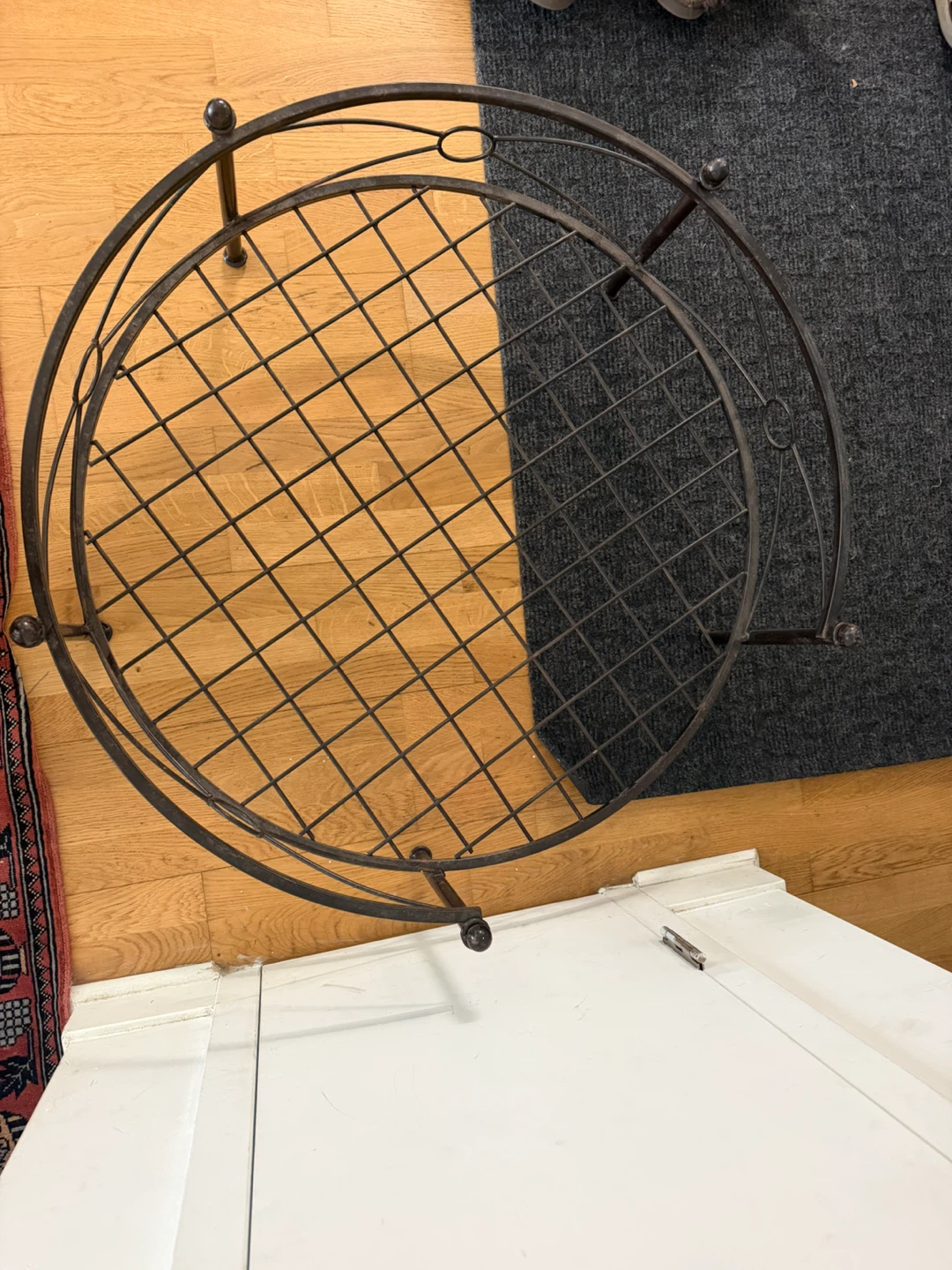 Metal dog bed