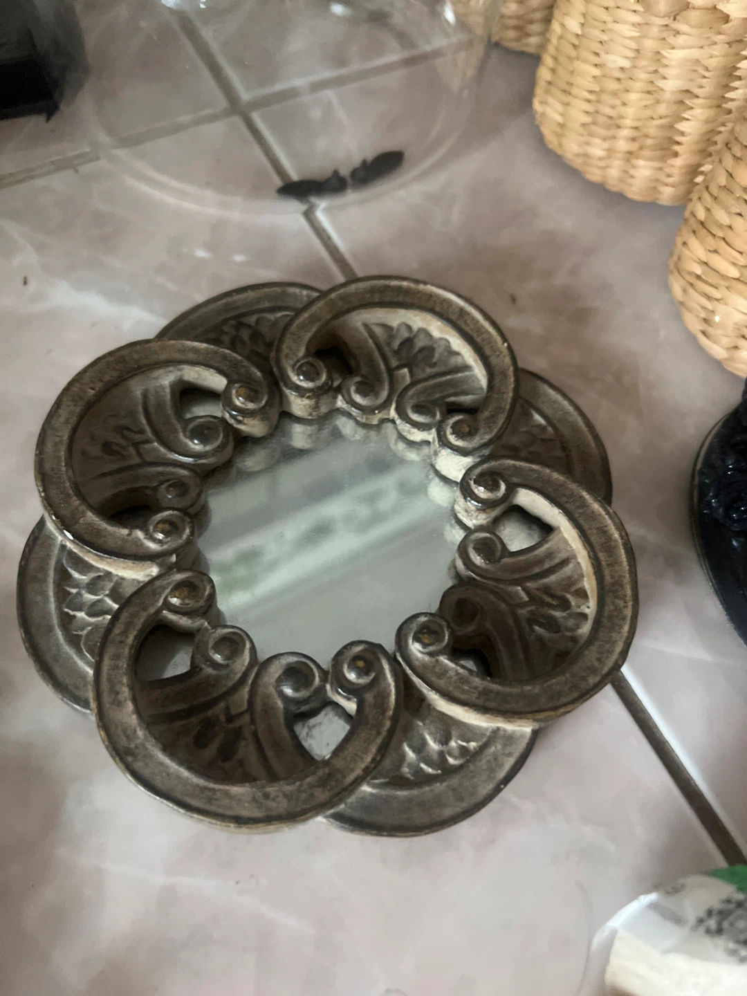 Vintage Style Decorative Round Wall Mirror 🏈