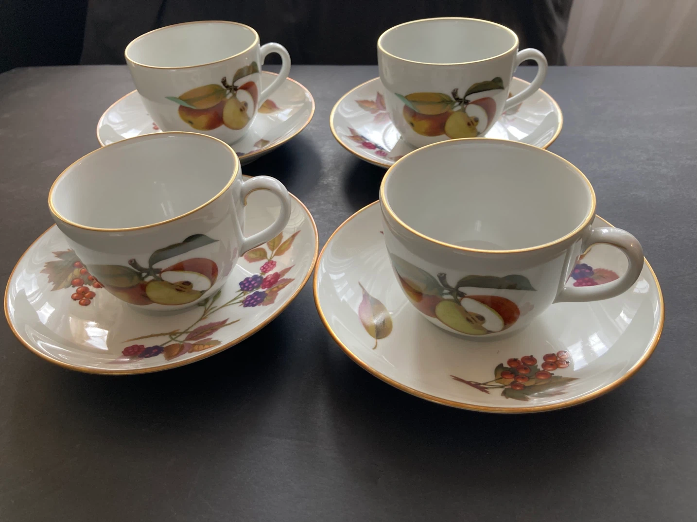 Royal Worcester Set of 4 teacups and saucers