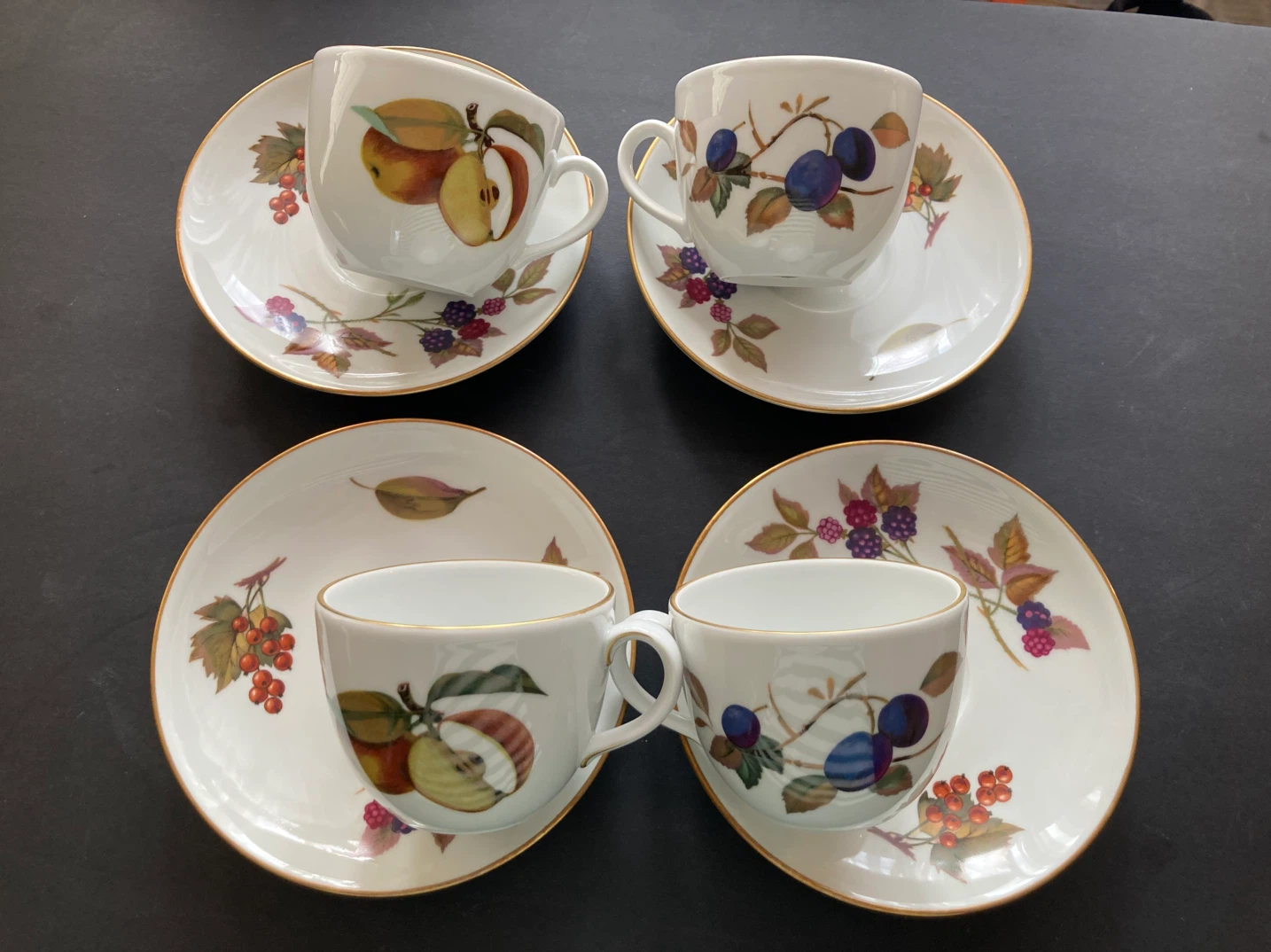 Royal Worcester Set of 4 teacups and saucers - photo 2