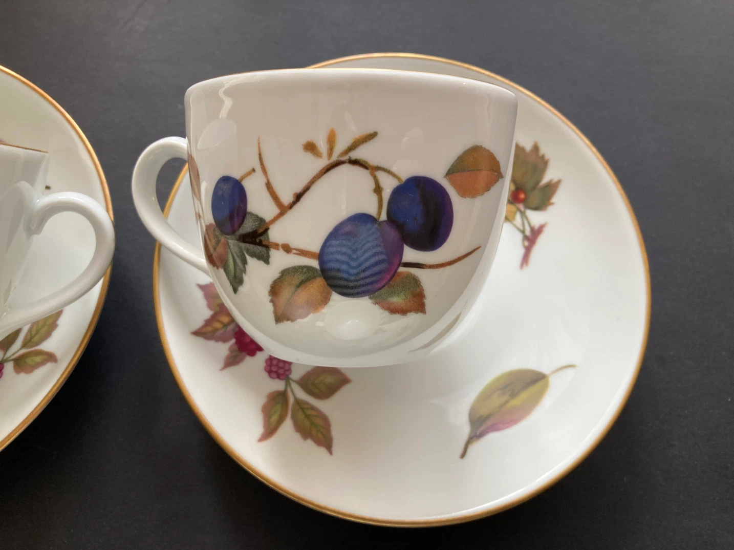 Royal Worcester Set of 4 teacups and saucers - photo 3