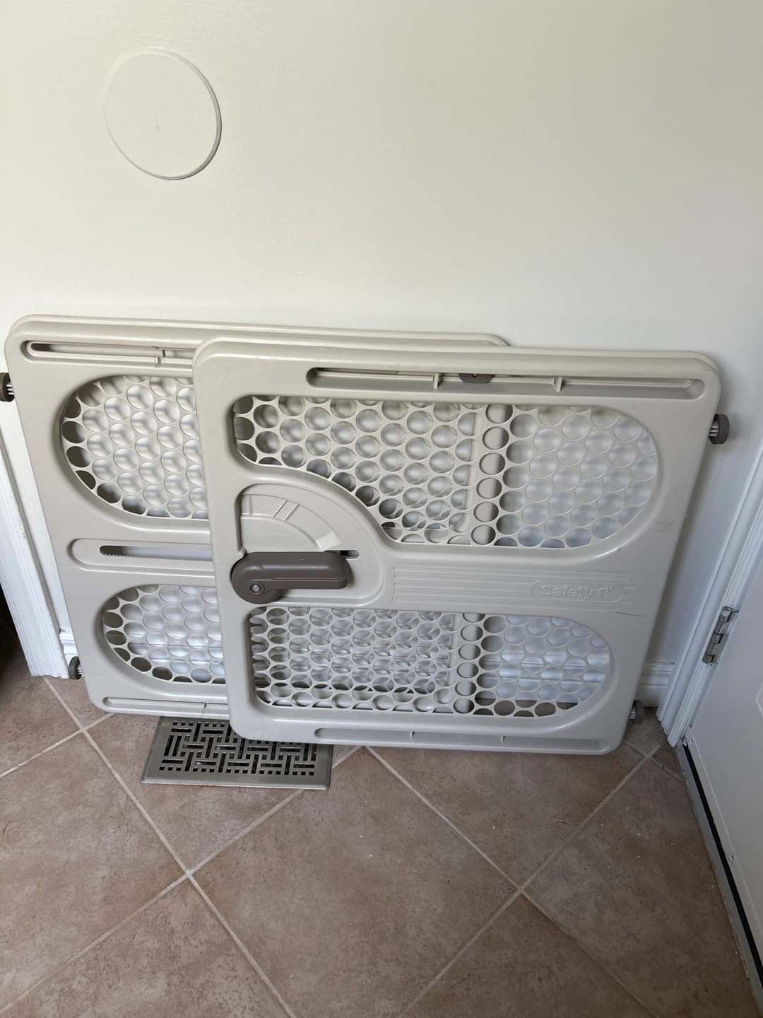 Safety 1st Baby Gate
