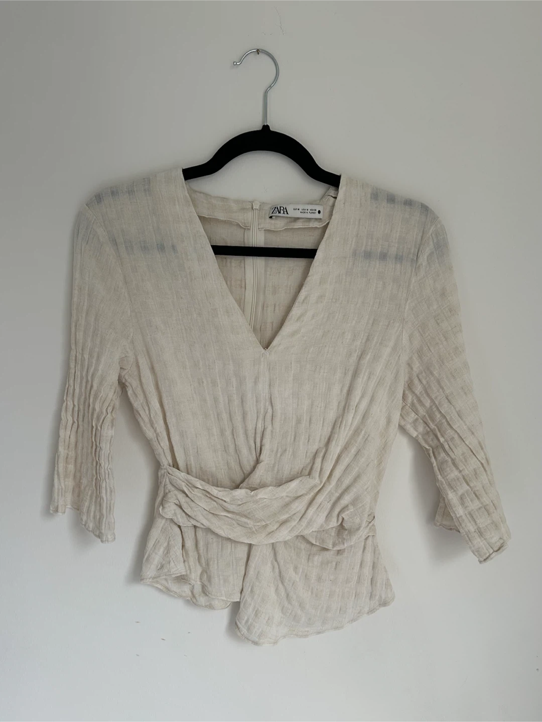 ZARA Textured V-Neck Top - Cream 🏈