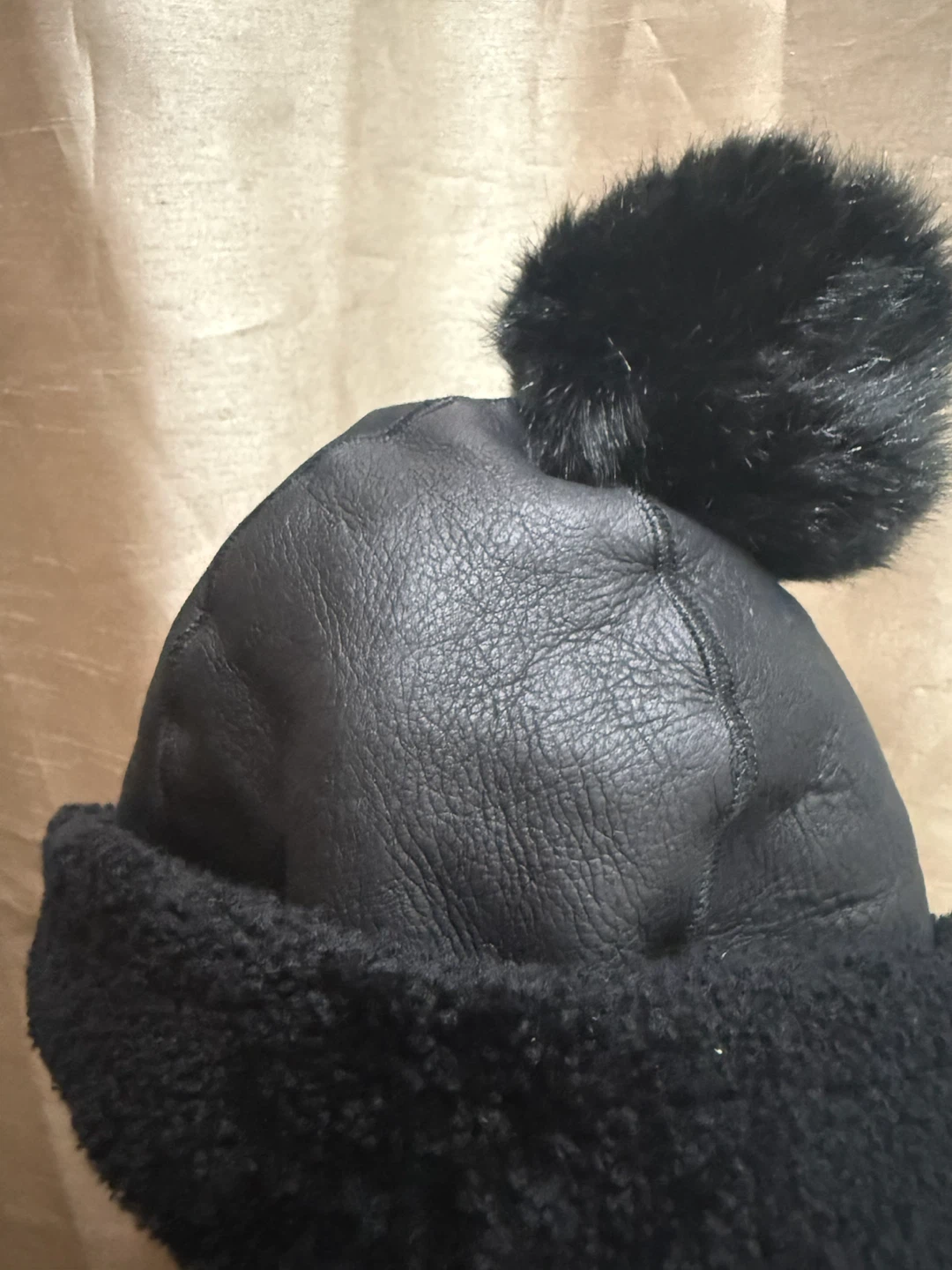 🏈Black Leather Shearling Pom-Pom Hat - photo 3