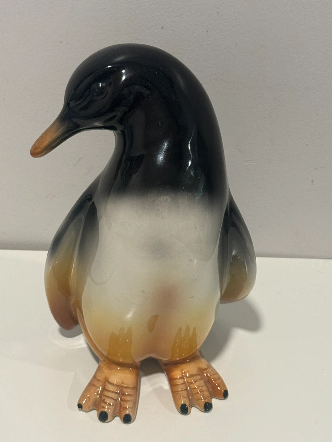 🏈Ceramic Penguin Figurine