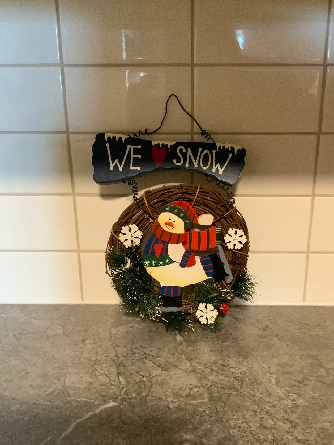 Wooden Holiday Snowman Decoration Sign 🏈