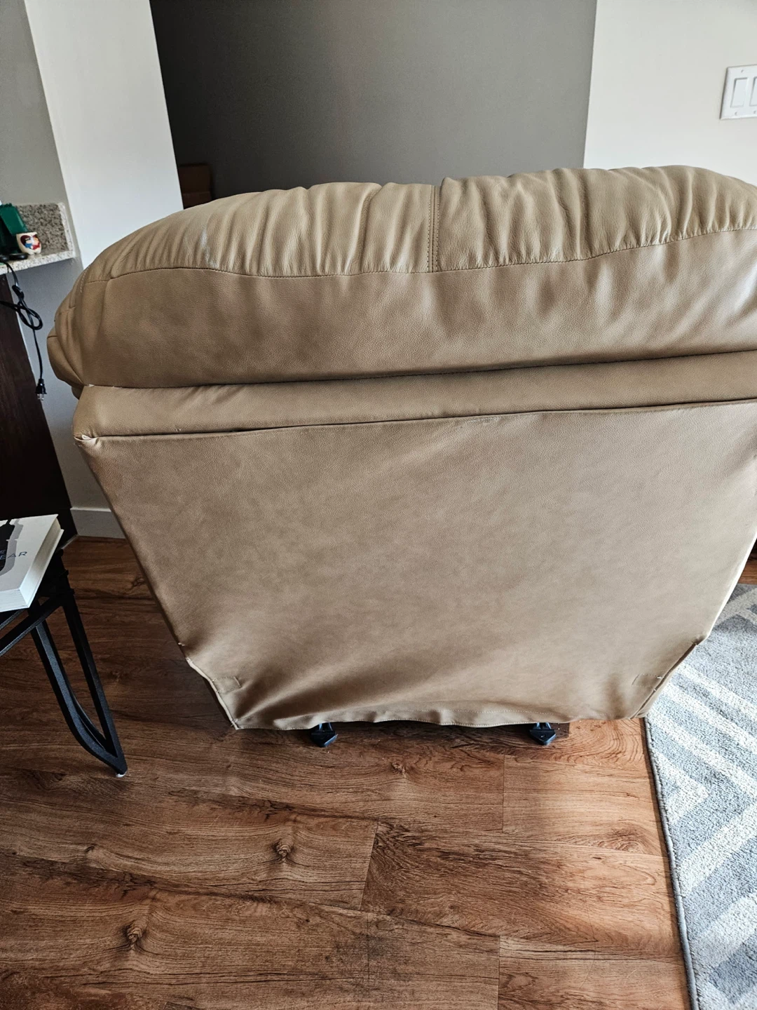 Beige Leather Recliner Armchair - photo 4