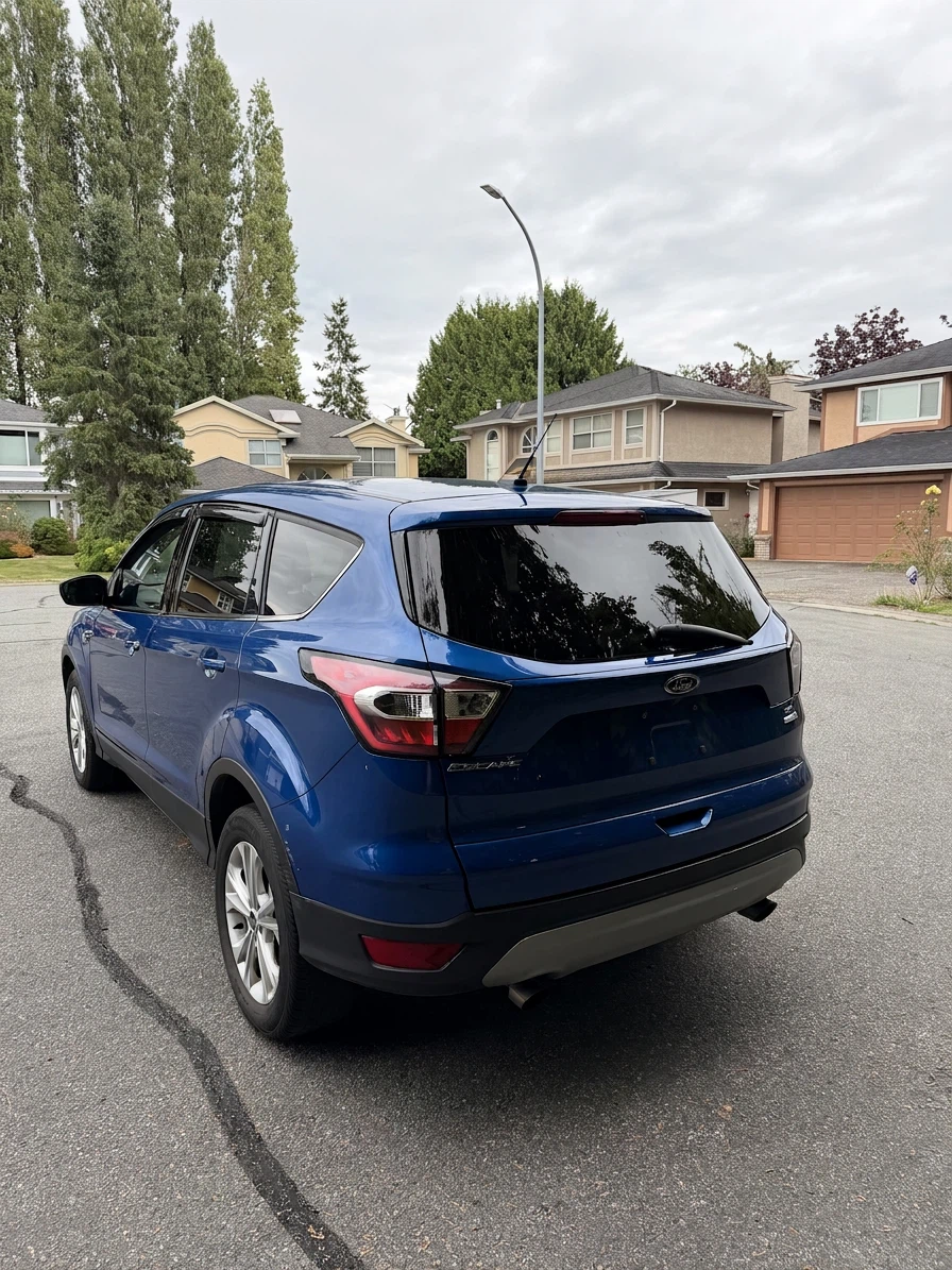 Blue Ford Escape SE - photo 2
