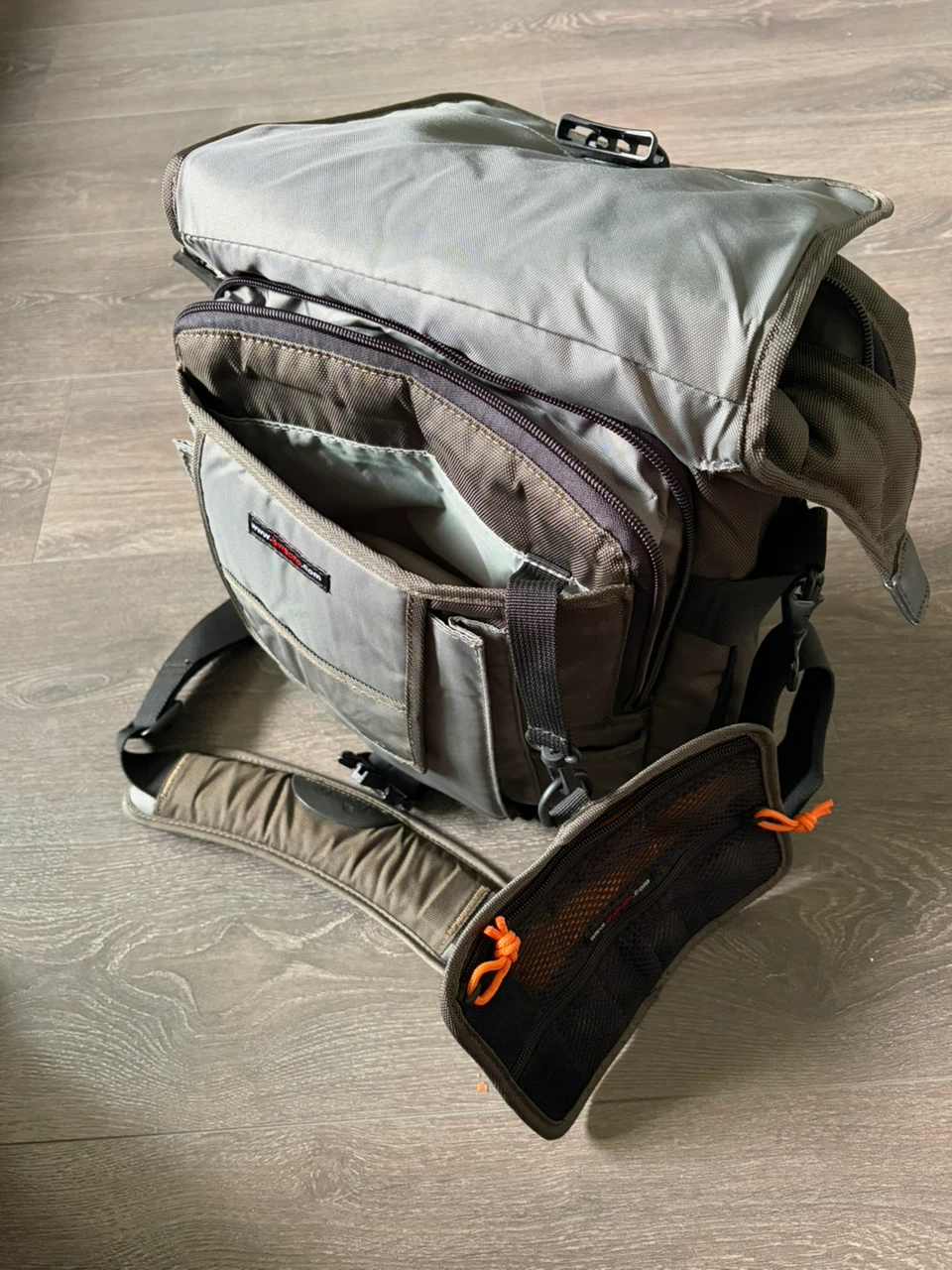 Lowepro Camera Sling Bag - photo 3