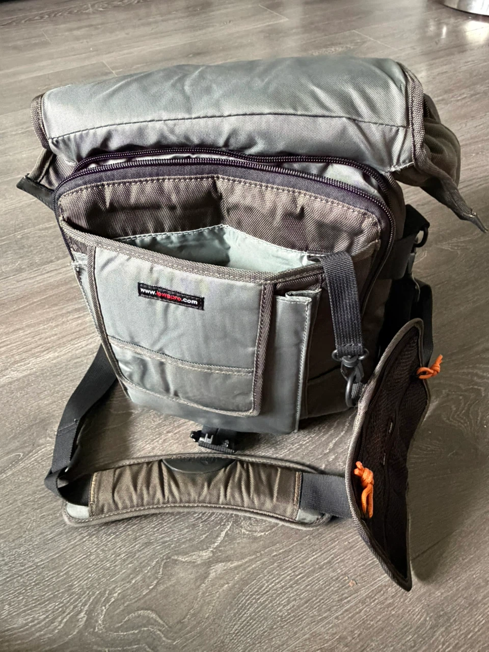 Lowepro Camera Sling Bag - photo 4